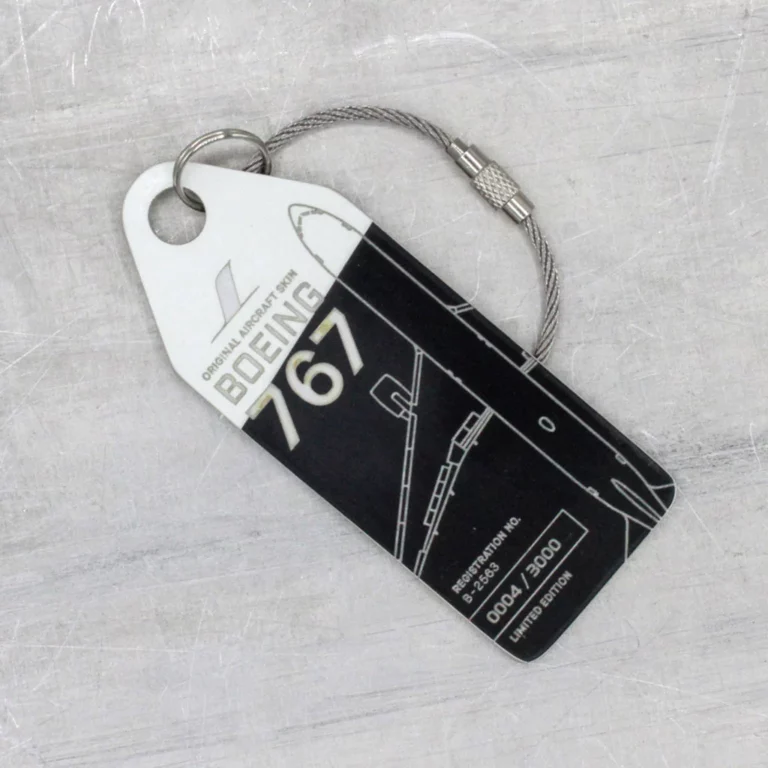 Aviationtag Shanghai Airlines Boeing 767 bicolor schwarz weiß