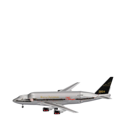 Herpa Wings 1:500 Christmas 2024 Boeing 747LCF Dreamlifter 537971 – Bild 2