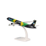 Herpa Wings Snapfit 1:200 Azul A321neo PR-YJE 613682 – Bild 3
