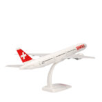 Herpa Wings Snapfit 1:200 Swiss International Air Lines Boeing 777-300ER HB-JNB 610698-001 – Bild 4