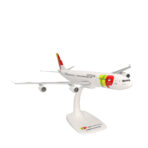 Herpa Wings Snapfit 1:200 TAP Air Portugal A340-300 CS-TOB 614528 – Bild 2