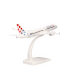 Herpa Wings Snapfit 1:200 Croatia Airlines A220-300 9A-CAE 614566 – Bild 4