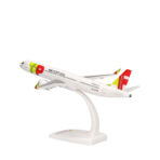 Herpa Wings Snapfit 1:200 TAP Air Portugal A321LR CS-TXF 613835 – Bild 3