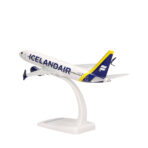 Herpa Wings Snapfit 1:200 Icelandair Boeing 737 Max 8 TF-ICY 614641 – Bild 3