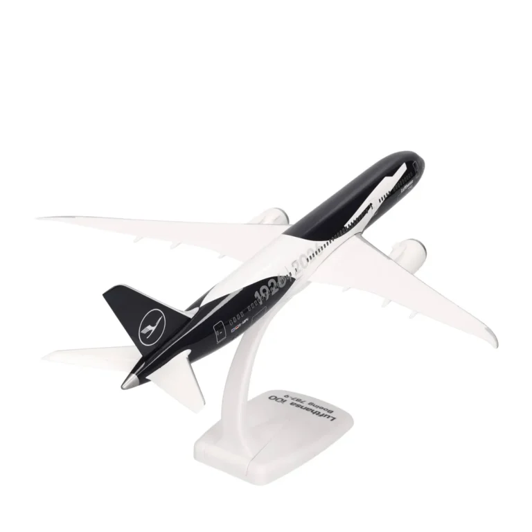 Herpa Snapfit Lufthansa Boeing 787-9 Dreamliner Flugzeugmodell 1:200 D-ABPU „Berlin“ „100 Jahre“